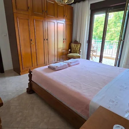 Lace Elegance Apartman Liménasz