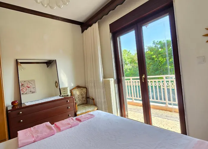 Lace Elegance 公寓